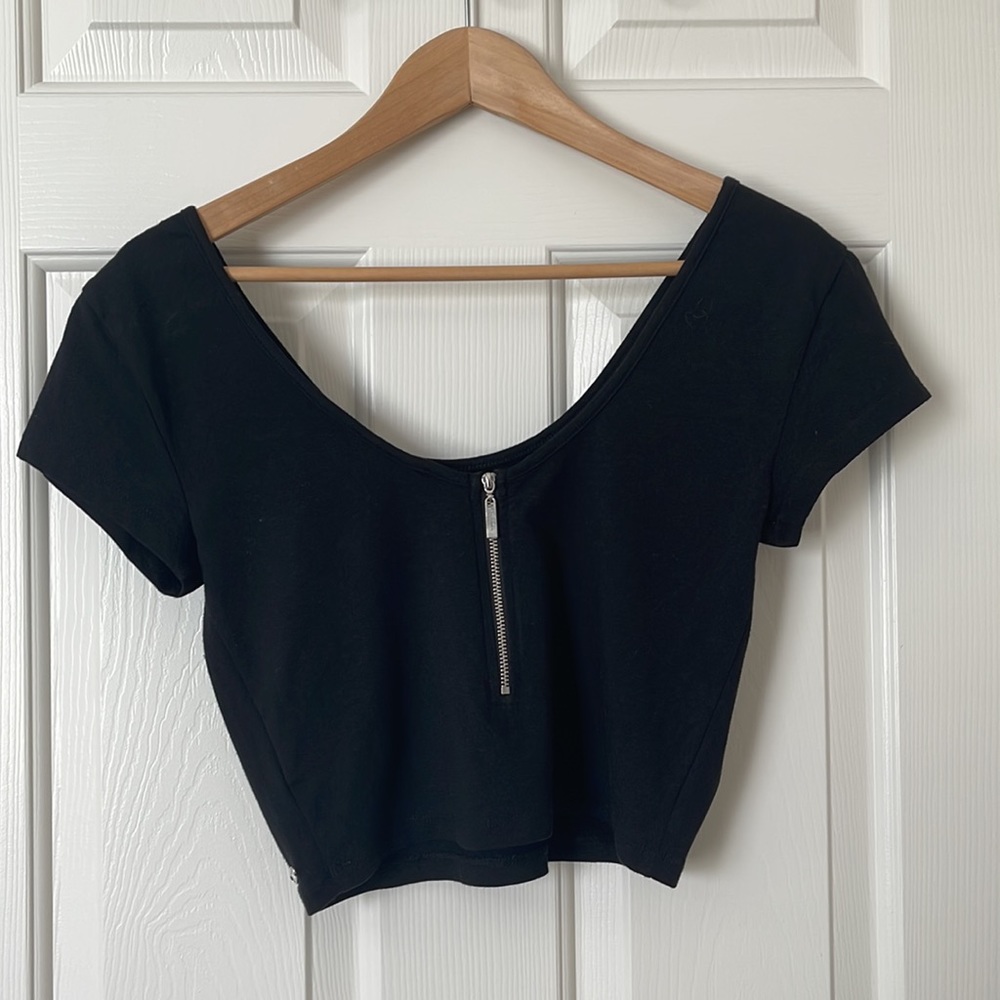 GUESS Crop Top - Picture 3 of 3